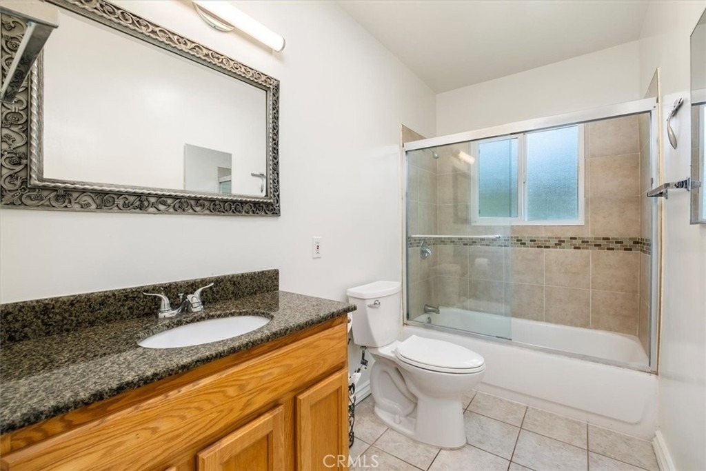 5851 Woodman Avenue - Photo 15