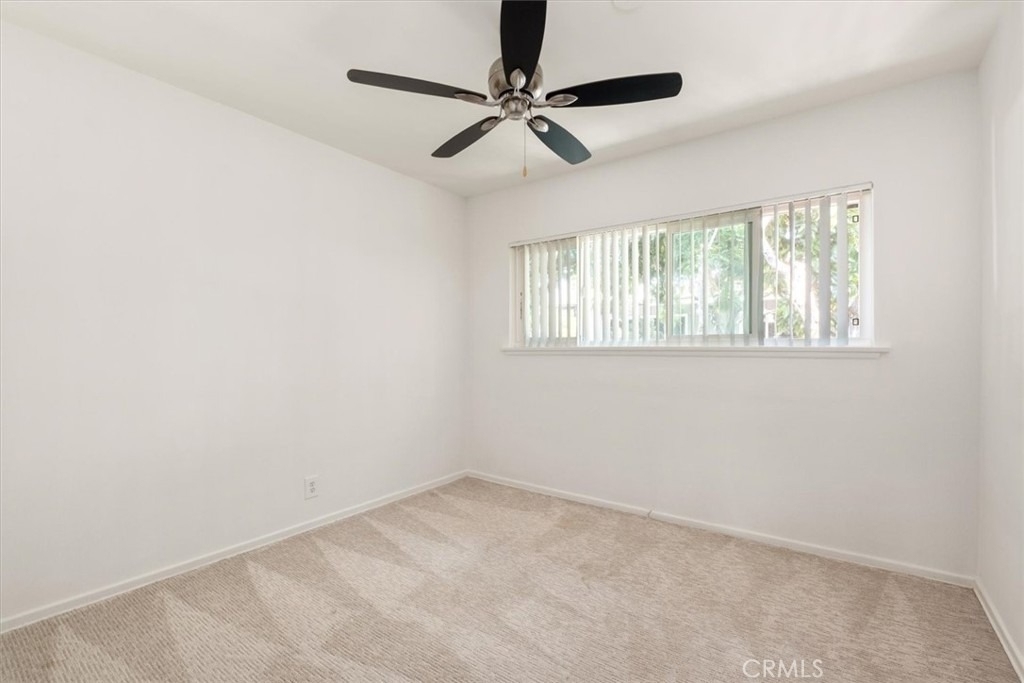 5851 Woodman Avenue - Photo 12