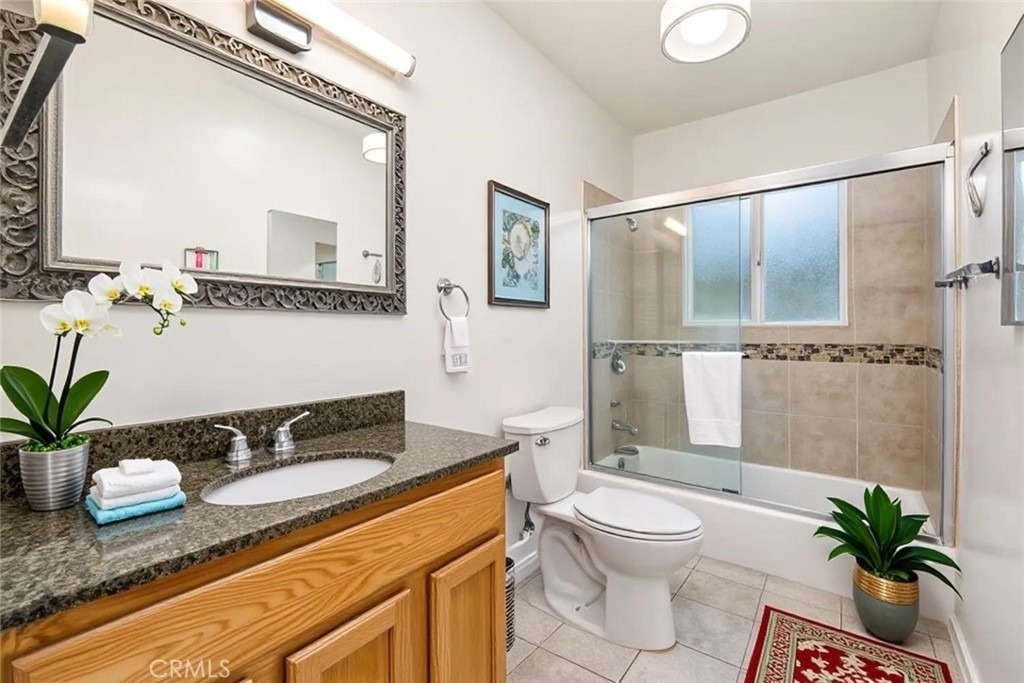 5851 Woodman Avenue - Photo 16