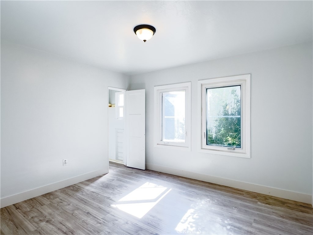 335 W Hillcrest Boulevard - Photo 10
