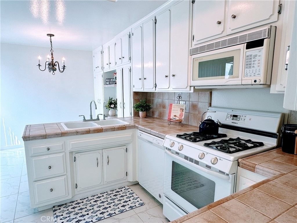 11 Pebblewood - Photo 6