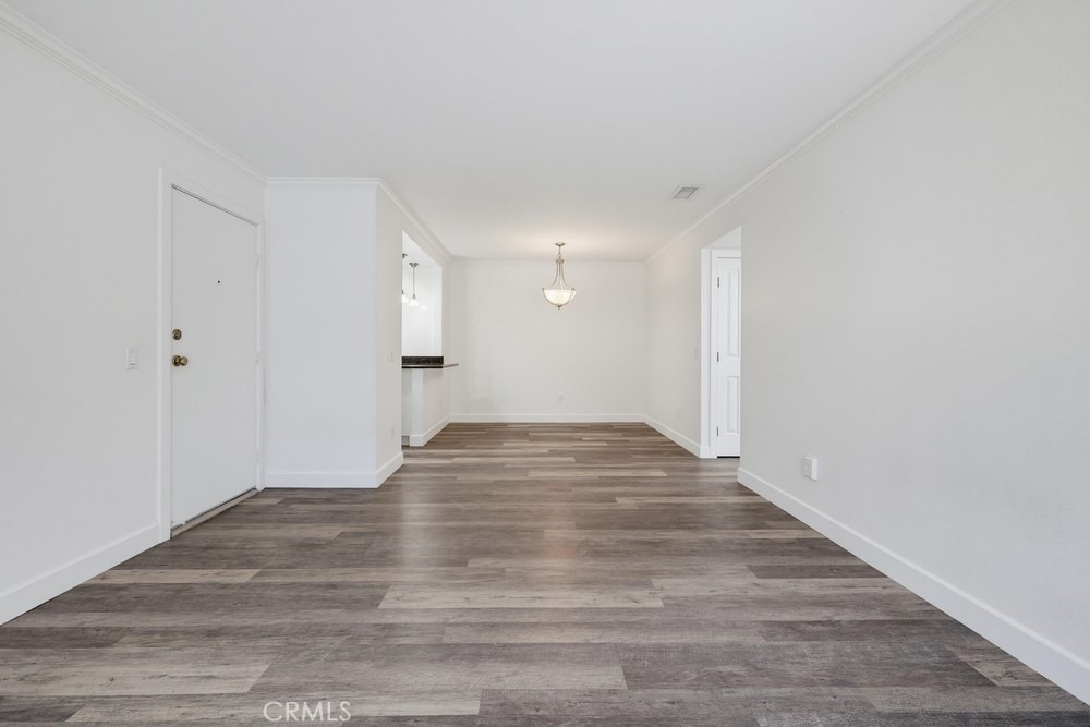 23411 Cambridge - Photo 4