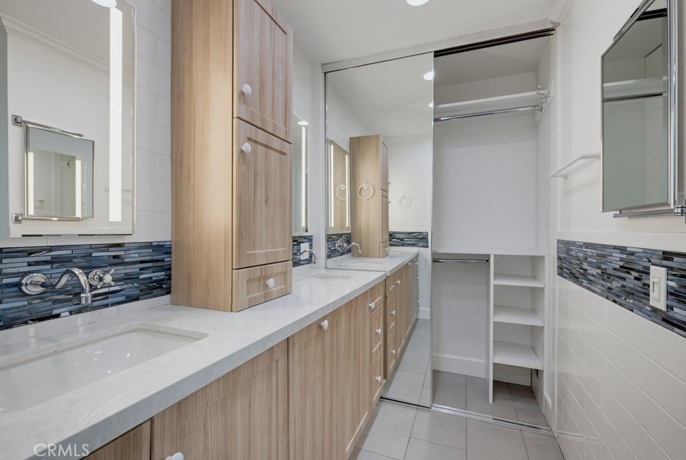 23411 Cambridge - Photo 25
