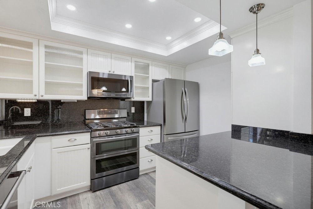 23411 Cambridge - Photo 10