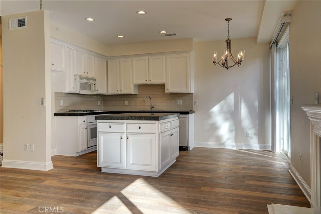 7124 Farralone Avenue - Photo 4