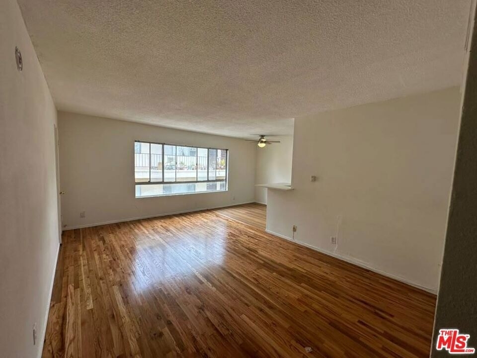 932 Wilcox Ave - Photo 8