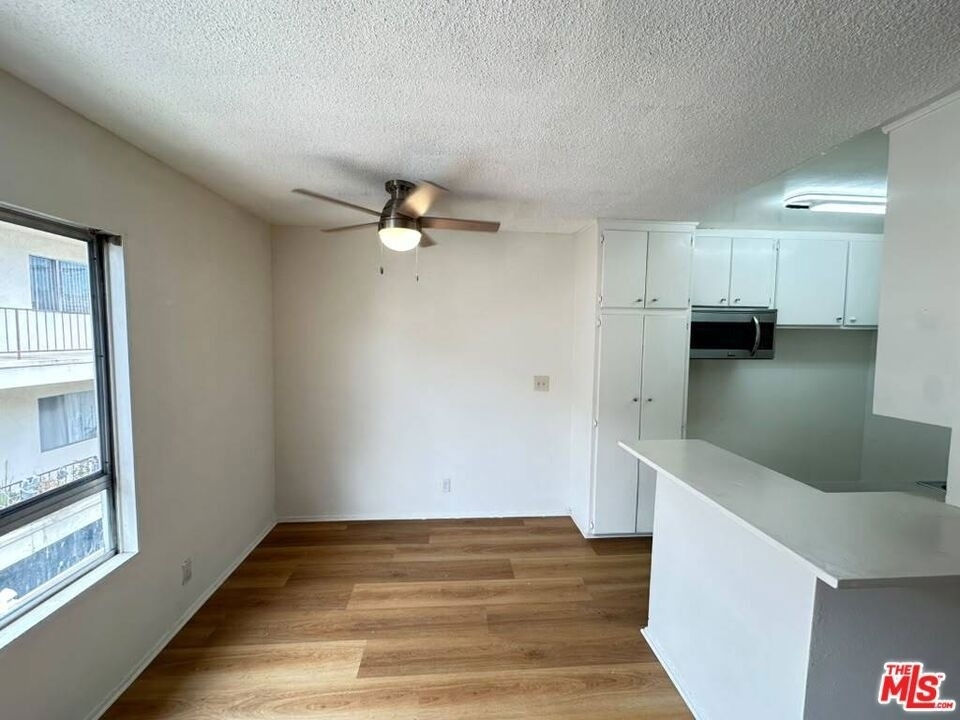 932 Wilcox Ave - Photo 5