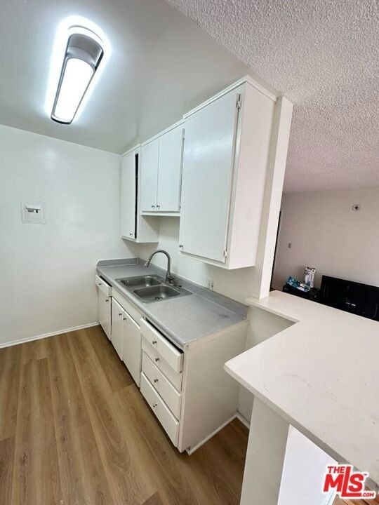 932 Wilcox Ave - Photo 3