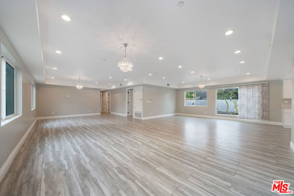 1357 Seward Street - Photo 3