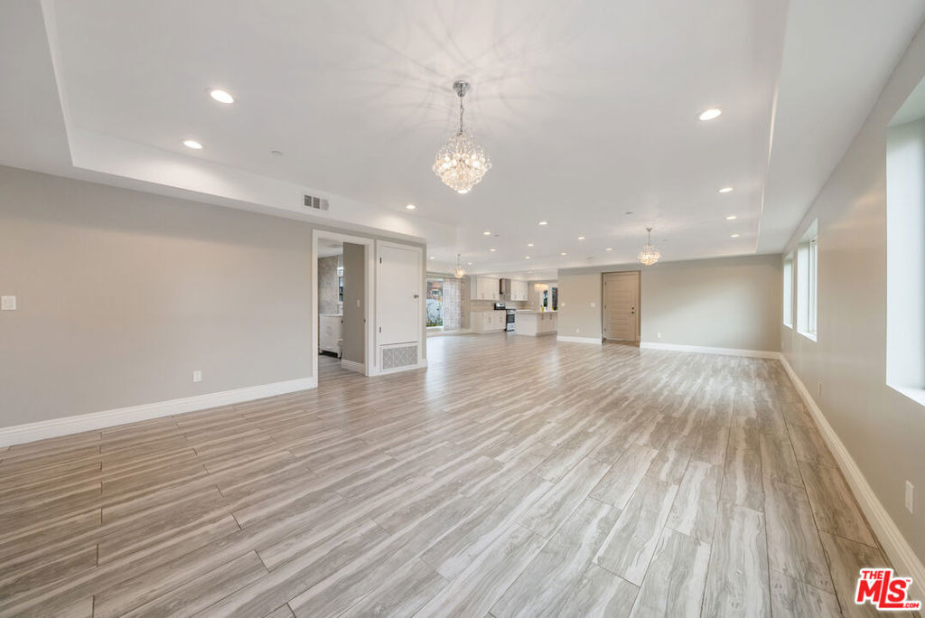1357 Seward Street - Photo 4