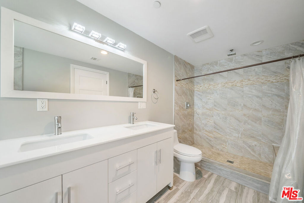 1357 Seward Street - Photo 24