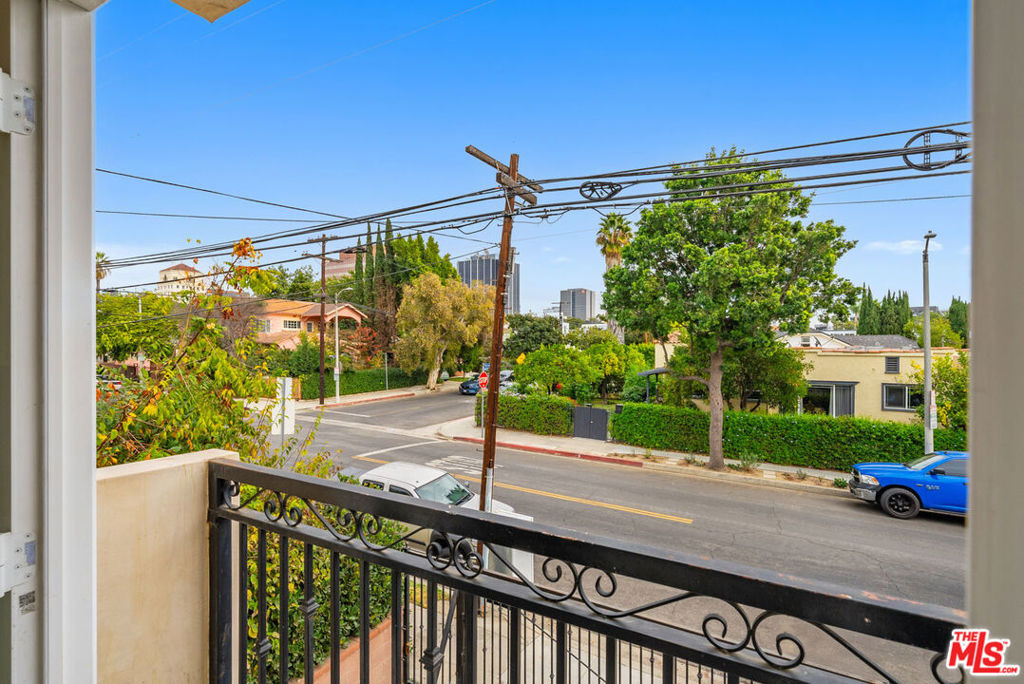 1357 Seward Street - Photo 13