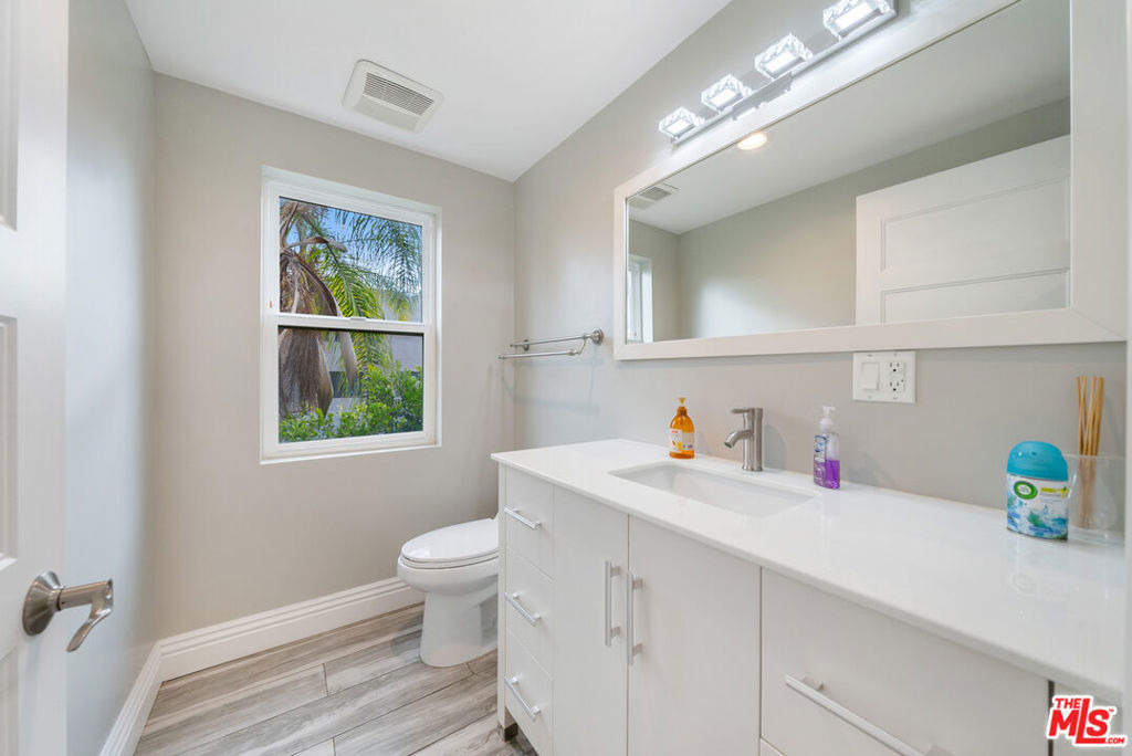 1357 Seward Street - Photo 15