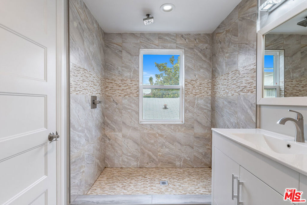 1357 Seward Street - Photo 30
