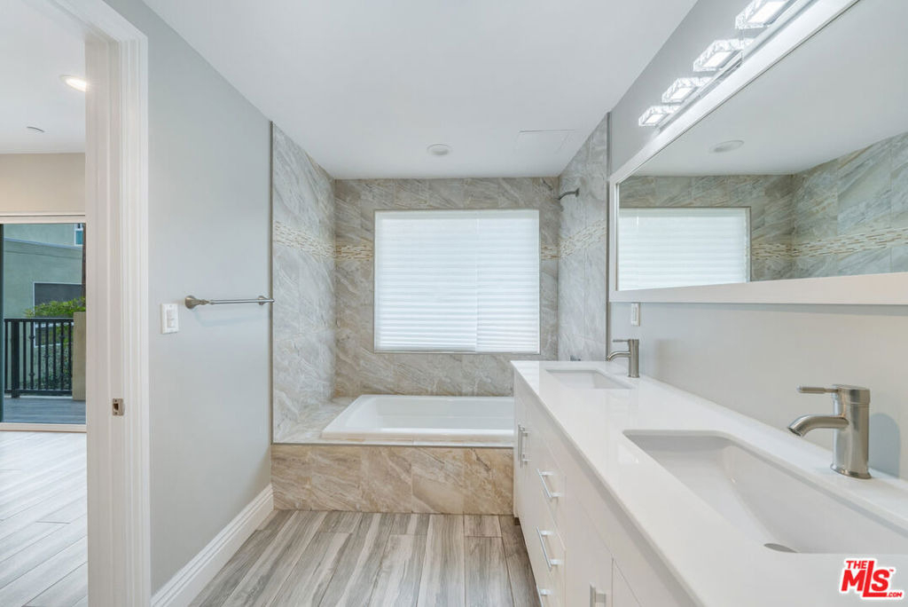 1357 Seward Street - Photo 21