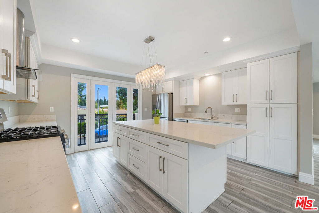 1357 Seward Street - Photo 10