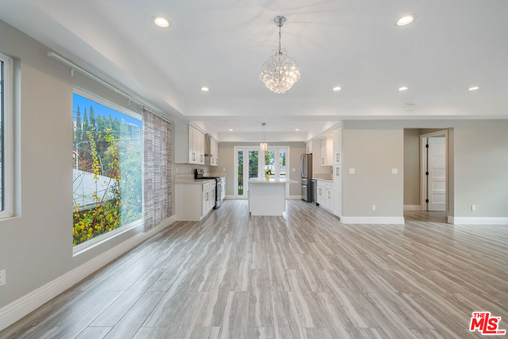 1357 Seward Street - Photo 8