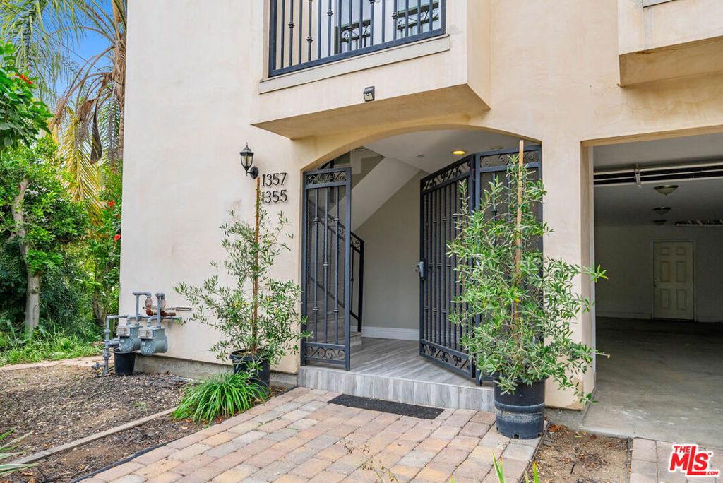 1357 Seward Street - Photo 1