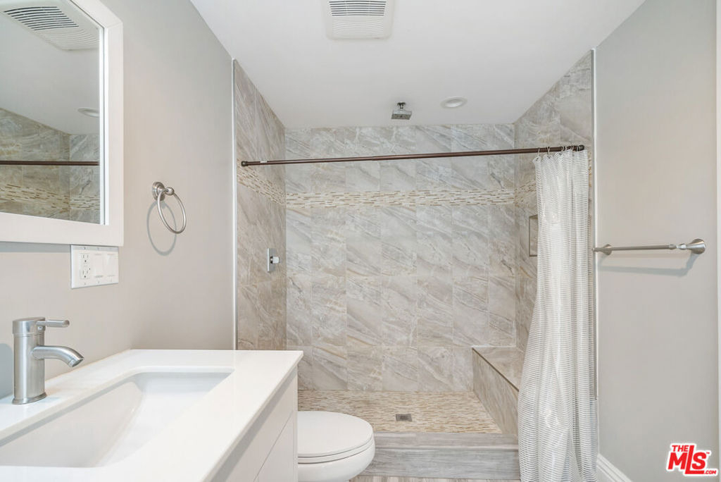 1357 Seward Street - Photo 25