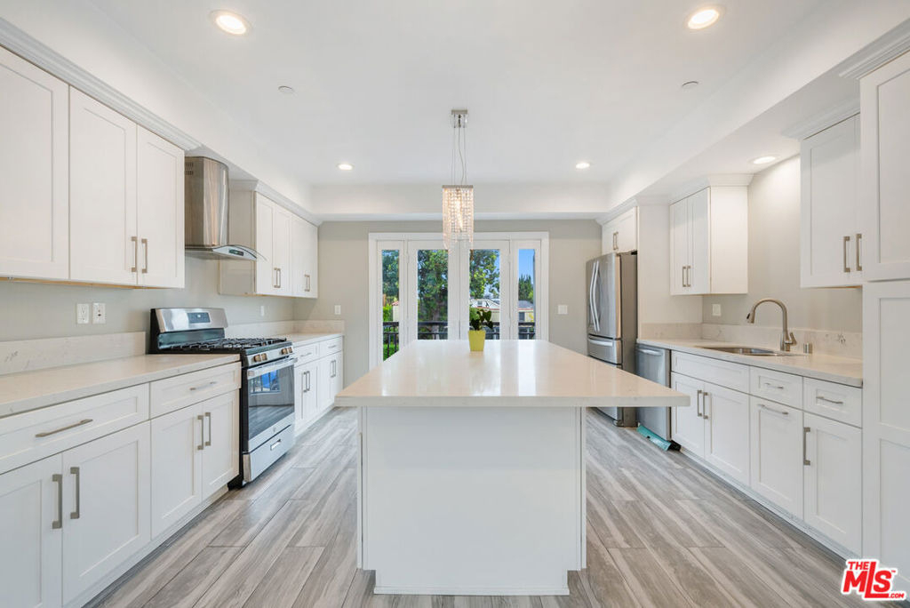 1357 Seward Street - Photo 9