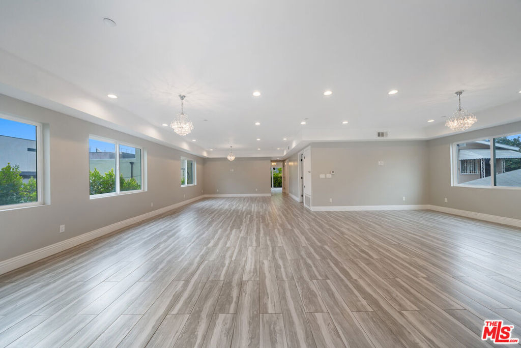 1357 Seward Street - Photo 2