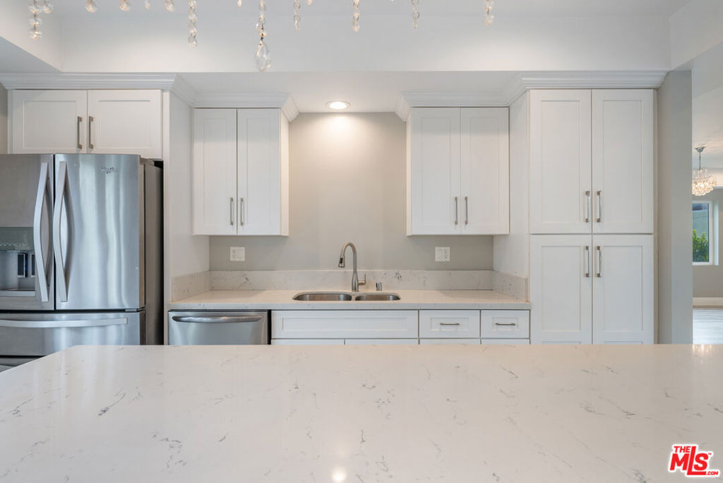1357 Seward Street - Photo 12