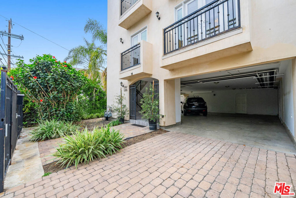 1357 Seward Street - Photo 35