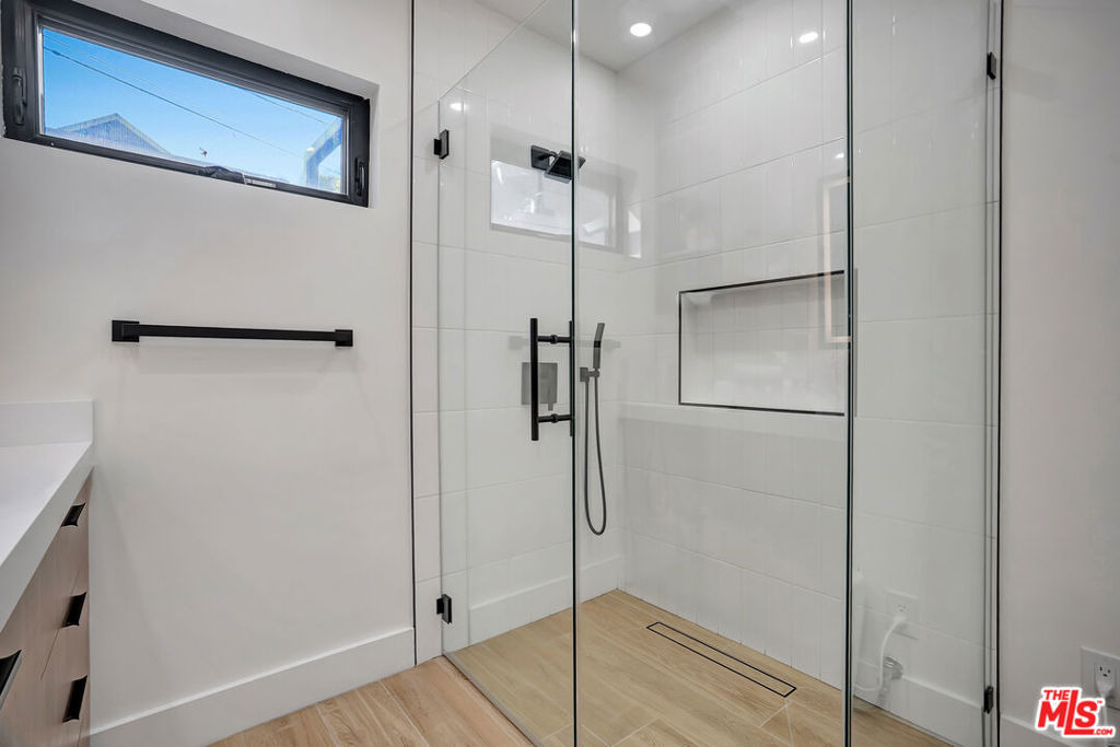 1145 S Longwood Avenue - Photo 19