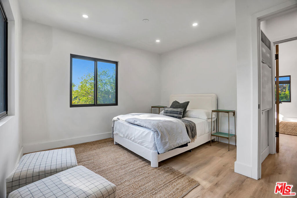1145 S Longwood Avenue - Photo 21