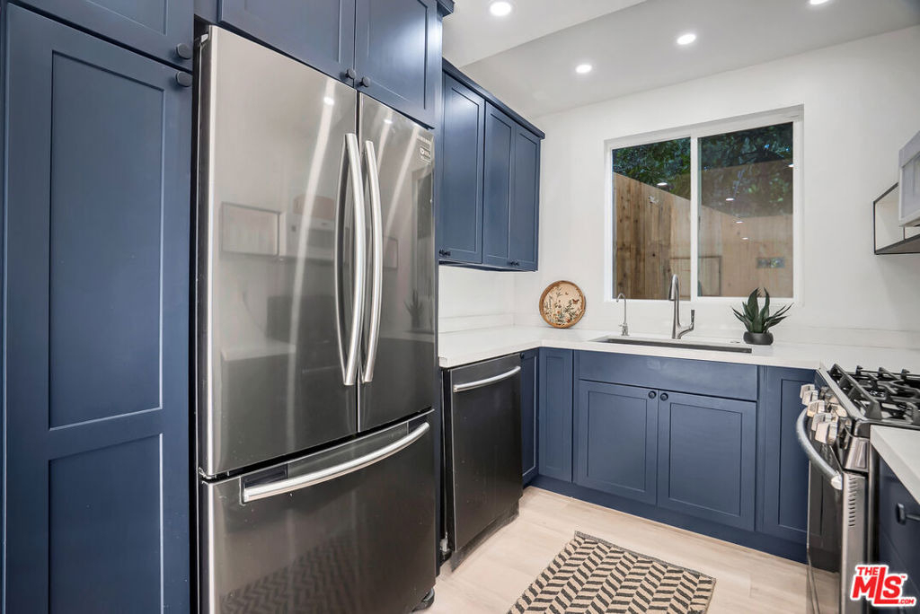 1145 S Longwood Avenue - Photo 35