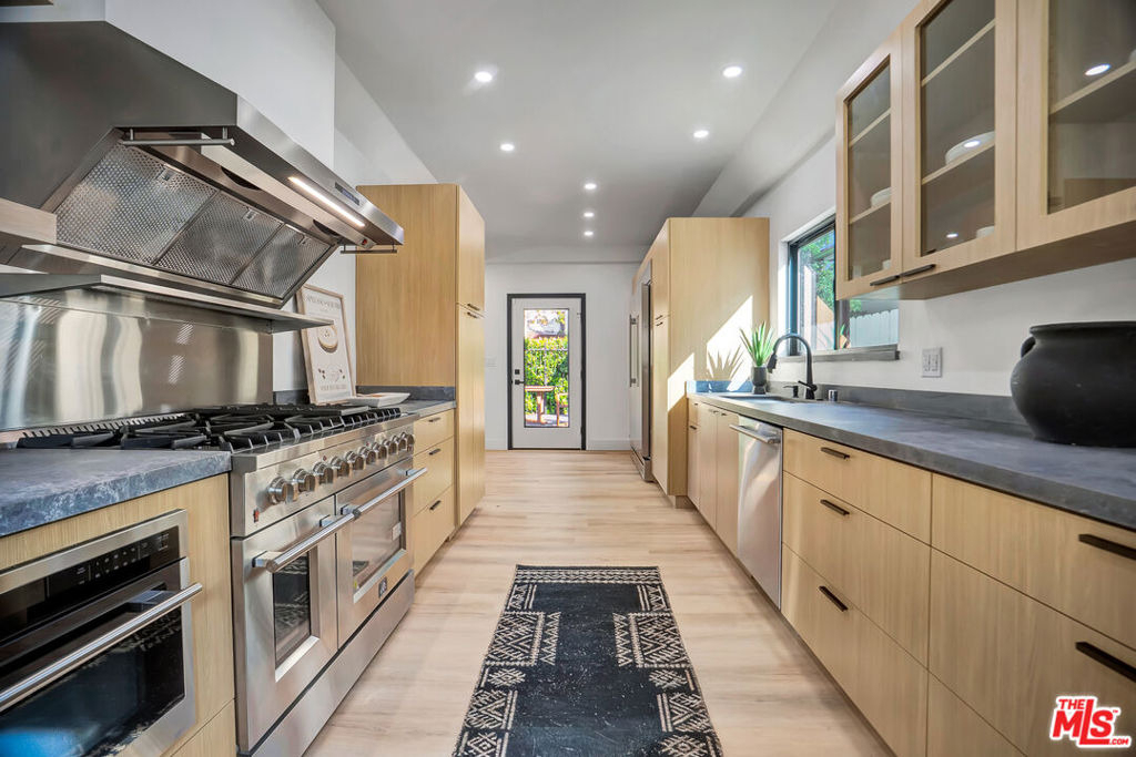 1145 S Longwood Avenue - Photo 12
