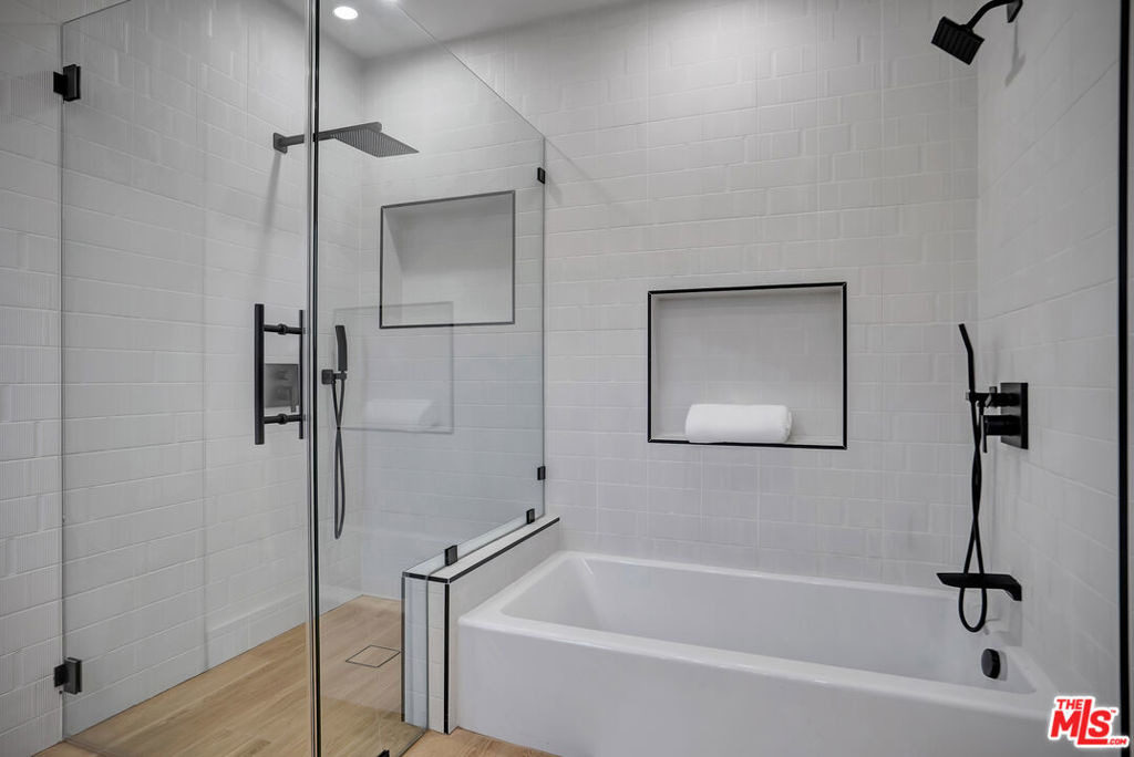 1145 S Longwood Avenue - Photo 27