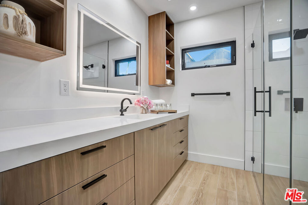 1145 S Longwood Avenue - Photo 18
