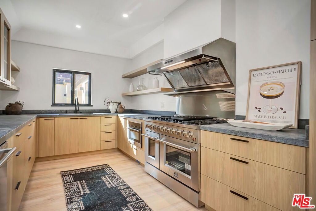 1145 S Longwood Avenue - Photo 9