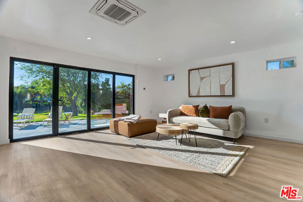 1145 S Longwood Avenue - Photo 32