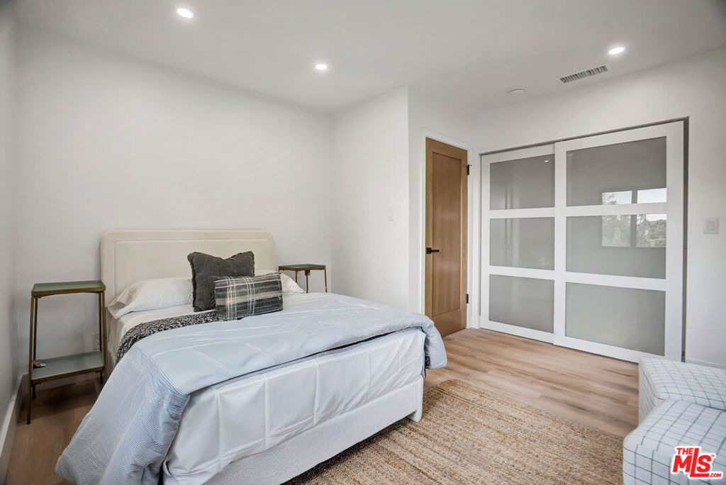 1145 S Longwood Avenue - Photo 22