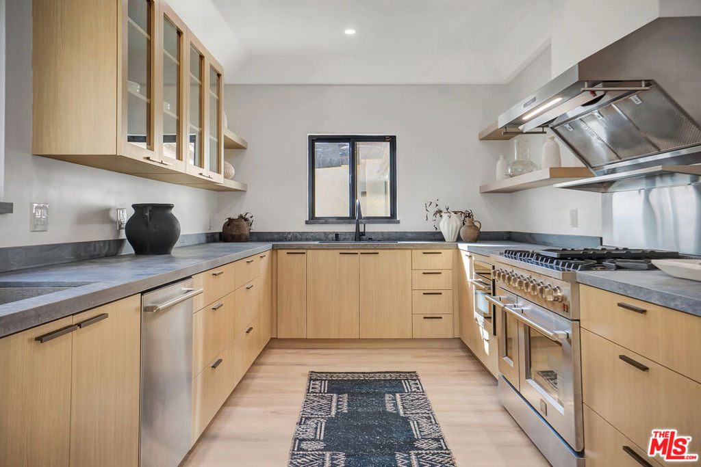 1145 S Longwood Avenue - Photo 10