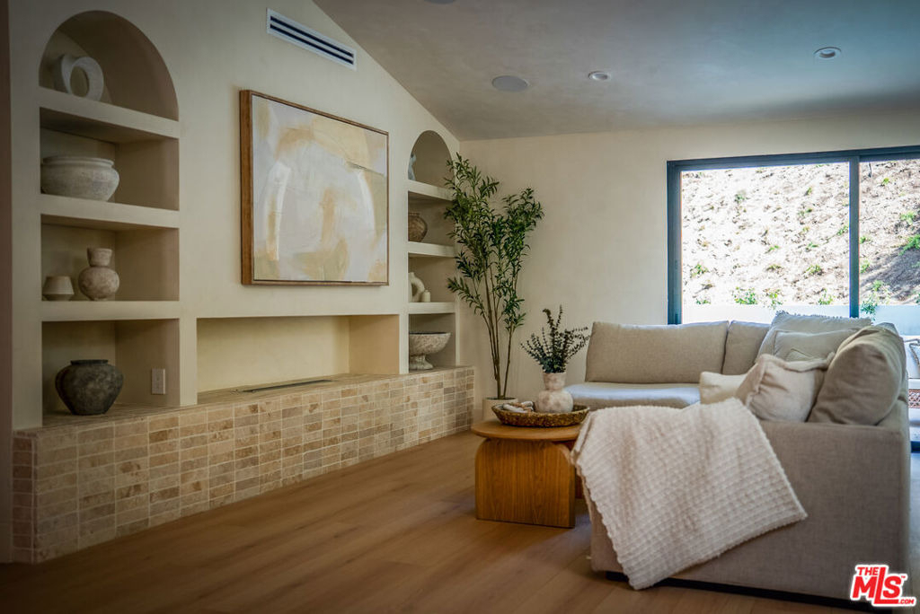 20466 Miranda Street - Photo 11