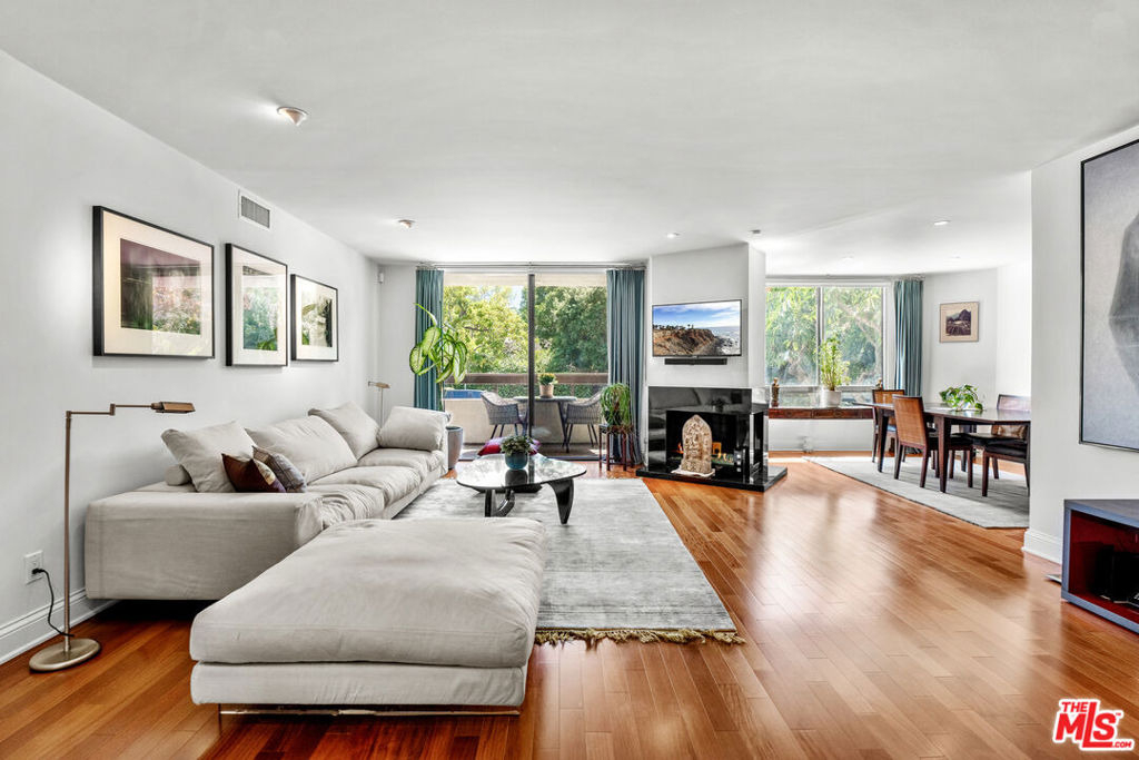 851 N Kings Road - Photo 1