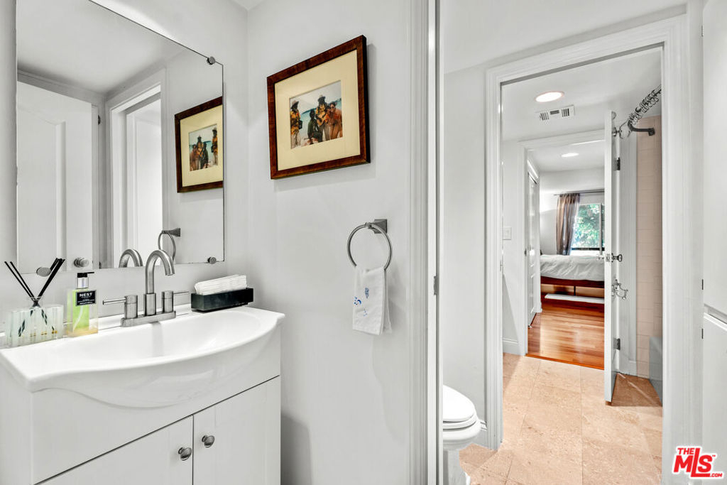 851 N Kings Road - Photo 20