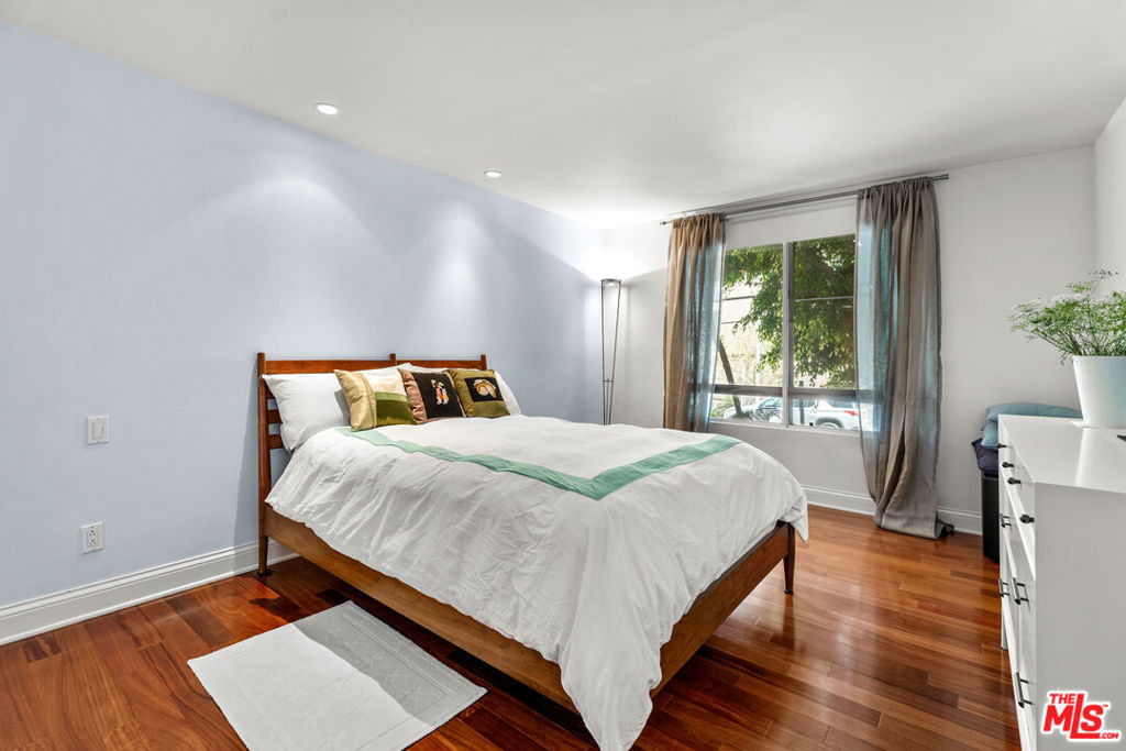 851 N Kings Road - Photo 17