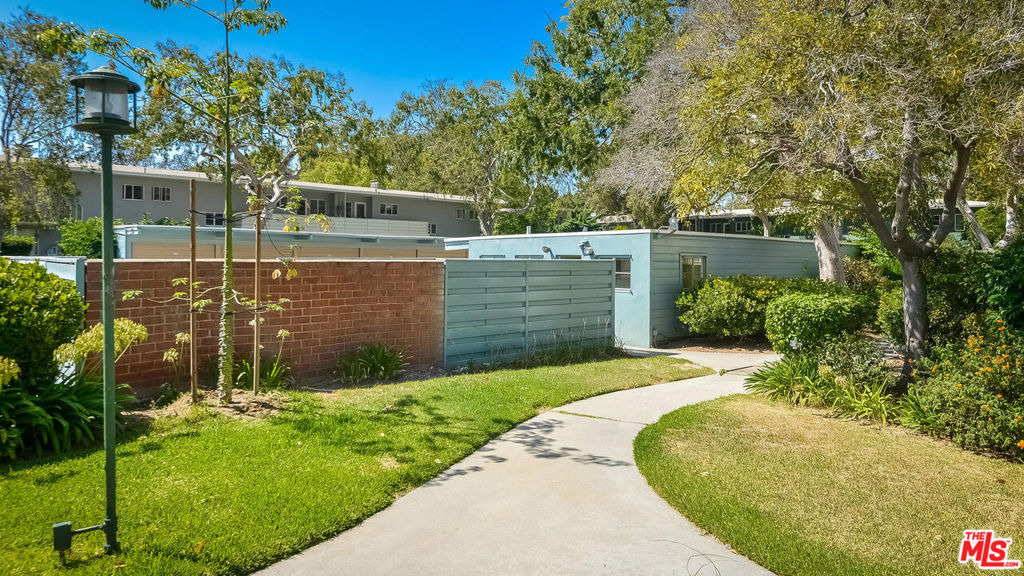 5262 Village Green - Photo 17