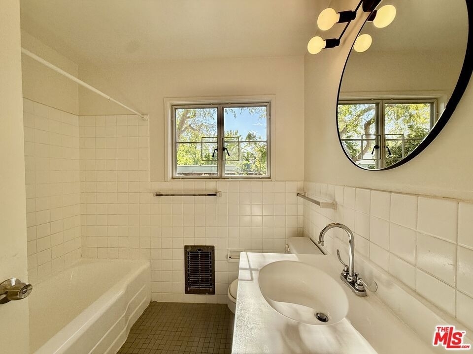 5262 Village Green - Photo 11
