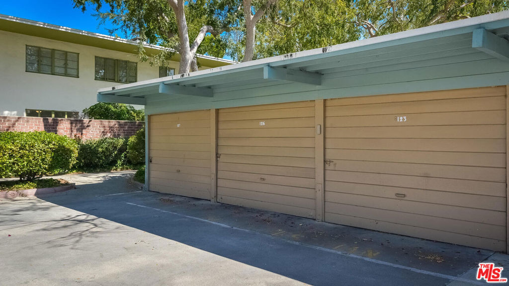5262 Village Green - Photo 18