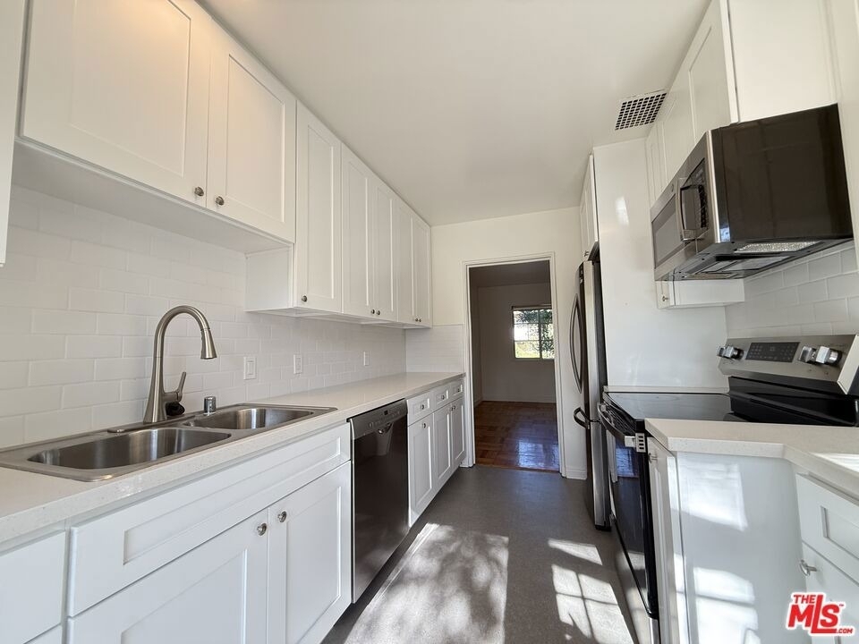 5262 Village Green - Photo 6