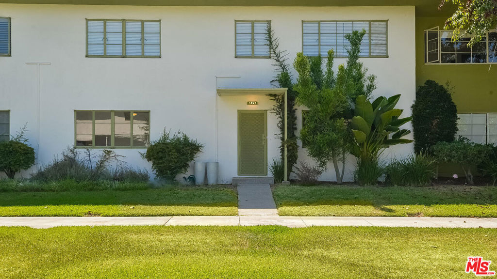 5262 Village Green - Photo 0