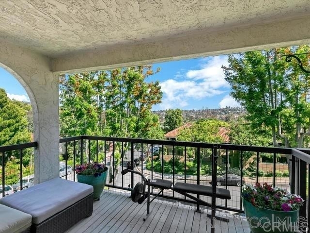 2376 Caringa Way - Photo 4