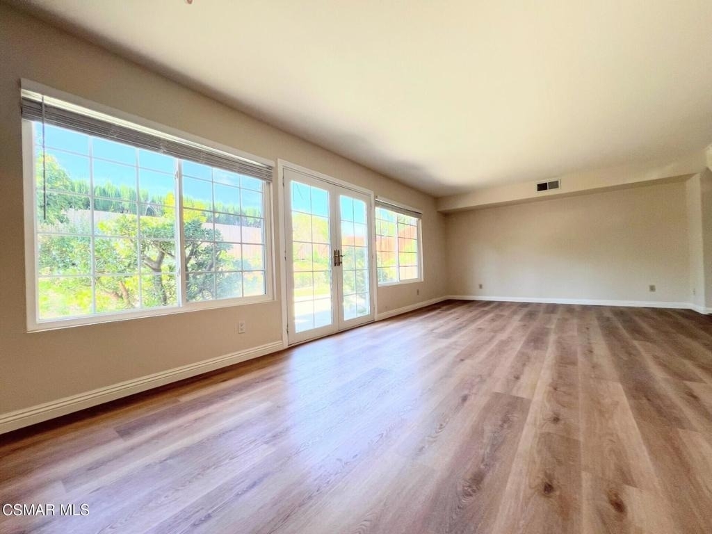 893 Lindawood Street - Photo 7