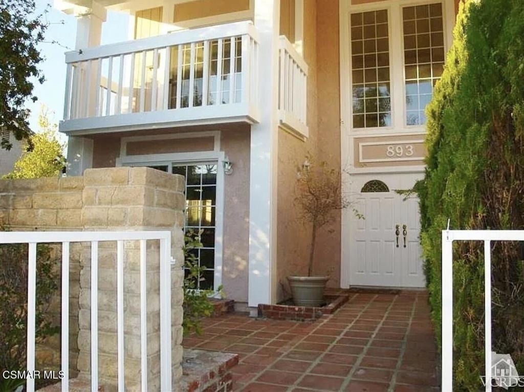 893 Lindawood Street - Photo 3