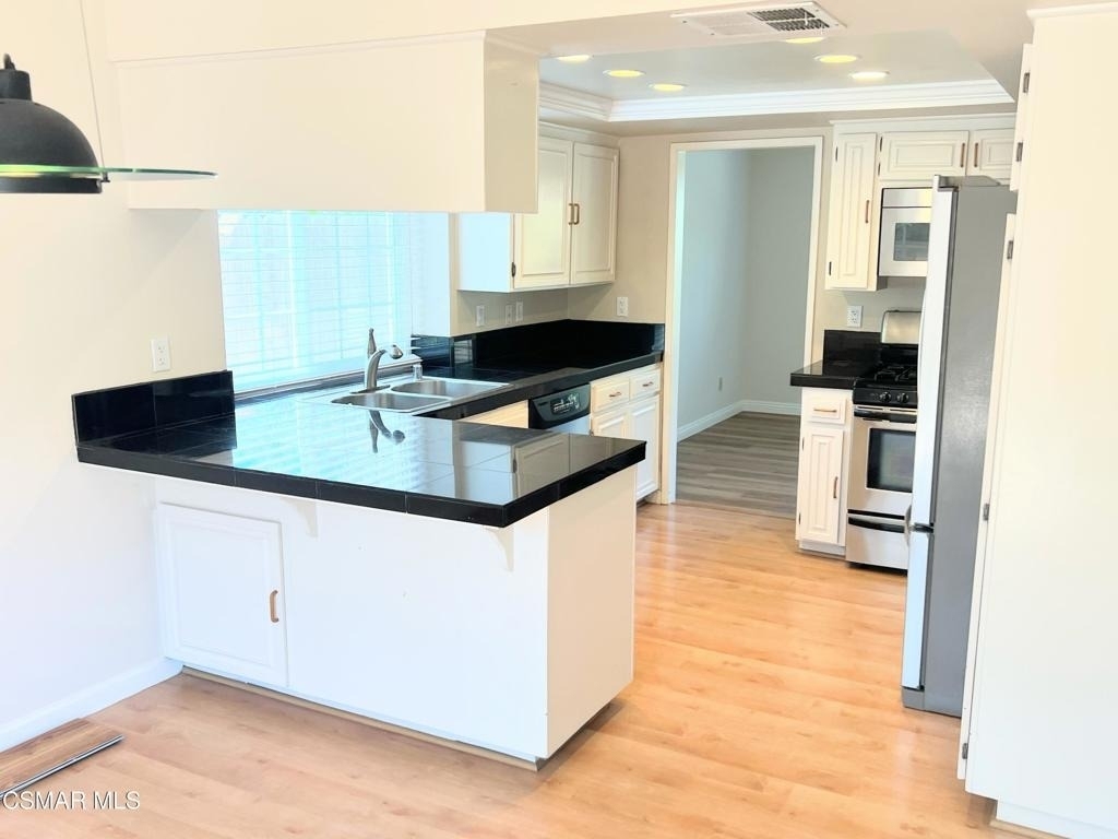 893 Lindawood Street - Photo 10